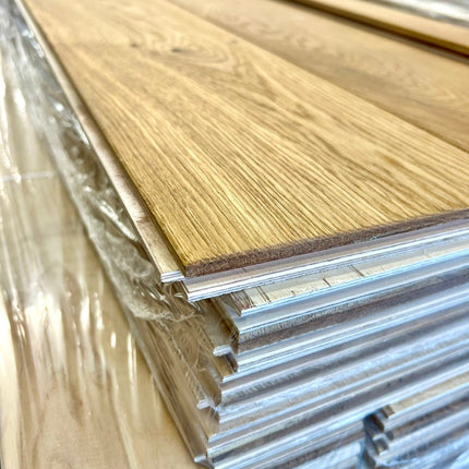 Landhausdiele Rustikal leicht gebürstet Pure geölt 180 mm breit - 2-Schichtparkett