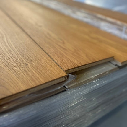 Landhausdiele Markant leicht gebürstet Pine geölt 180 mm breit  - 3-Schichtparkett