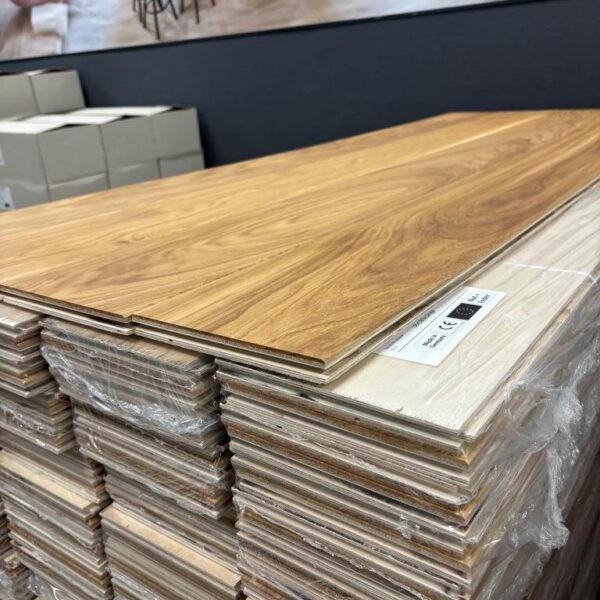 Landhausdiele Rustikal leicht gebürstet Pure geölt 180 mm breit - 2-Schichtparkett