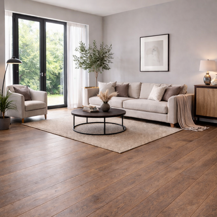 Modernes Wohnzimmer mit einem Dunkeln Eichenparkett für einen schönen Kontrast.
