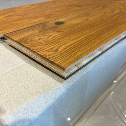Stabparkett Rustikal Pine geölt 137 mm breit  3-Schichtparkett