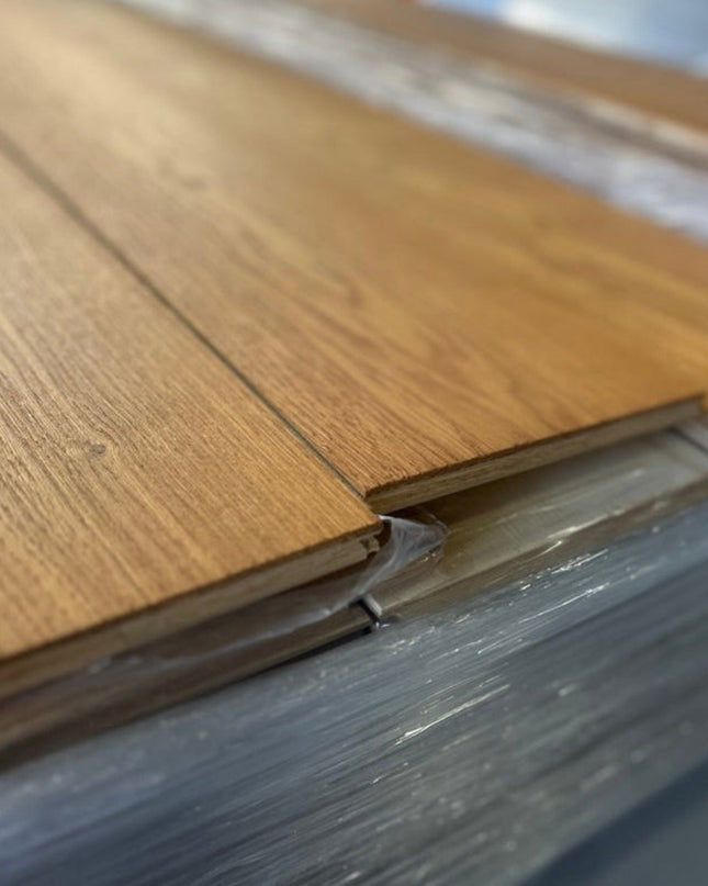 Landhausdiele Markant leicht gebürstet Pine geölt 180 mm breit  - 3-Schichtparkett