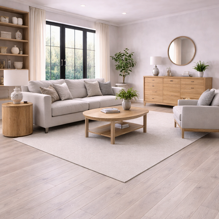 Wohnzimmer in einem Landhaus Stil und ein Eichen Parkettboden.